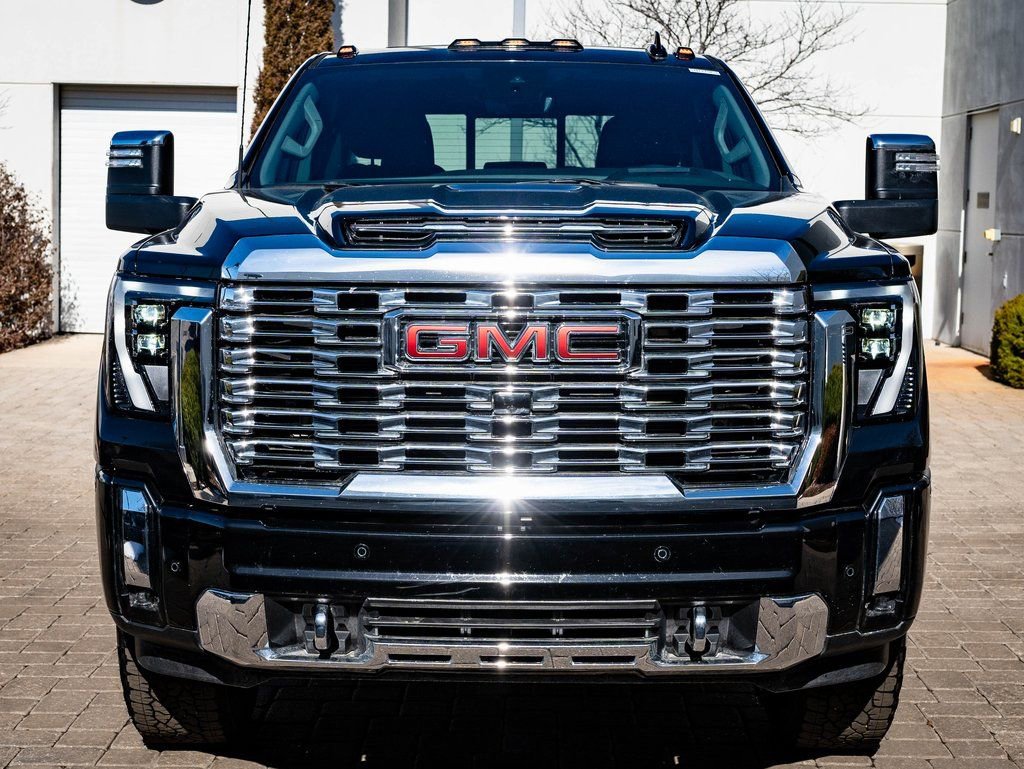 Used 2025 GMC Sierra 3500 Denali w/ Denali Reserve Package image 2