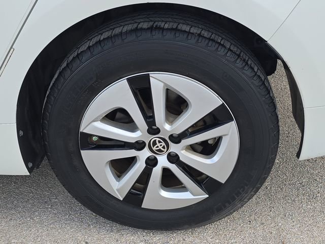 Used 2016 Toyota Prius Four image 33