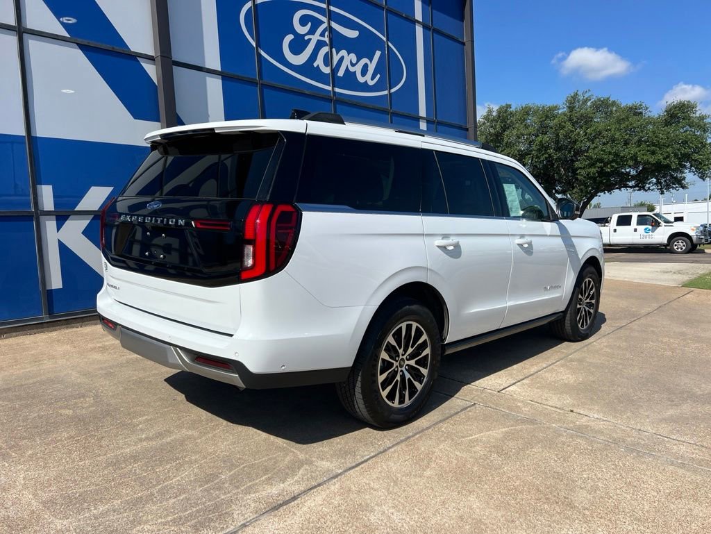 Used 2025 Ford Expedition Platinum AWD/4WD image 8