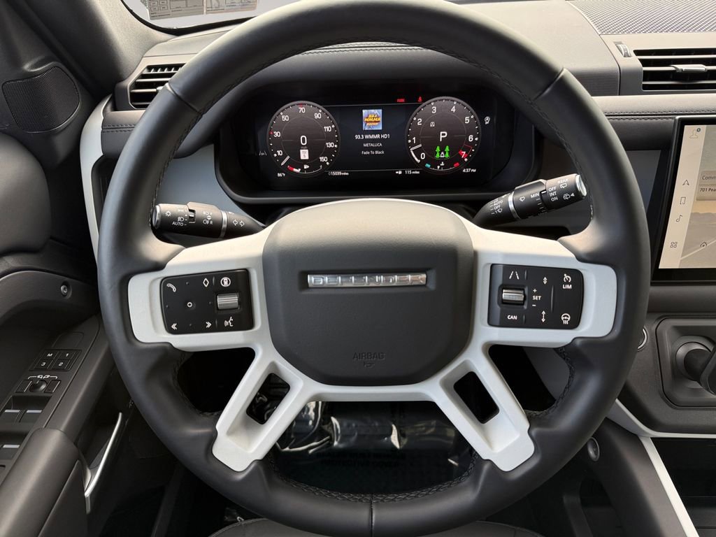 Used 2025 Land Rover Defender 130 X-Dynamic SE image 12