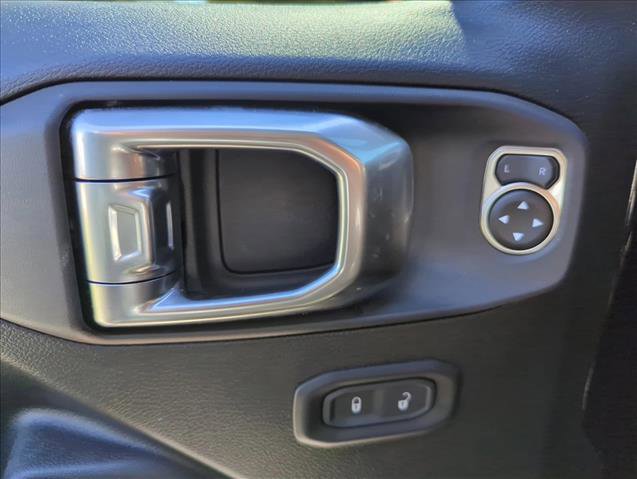 Used 2025 Jeep Wrangler Willys image 27