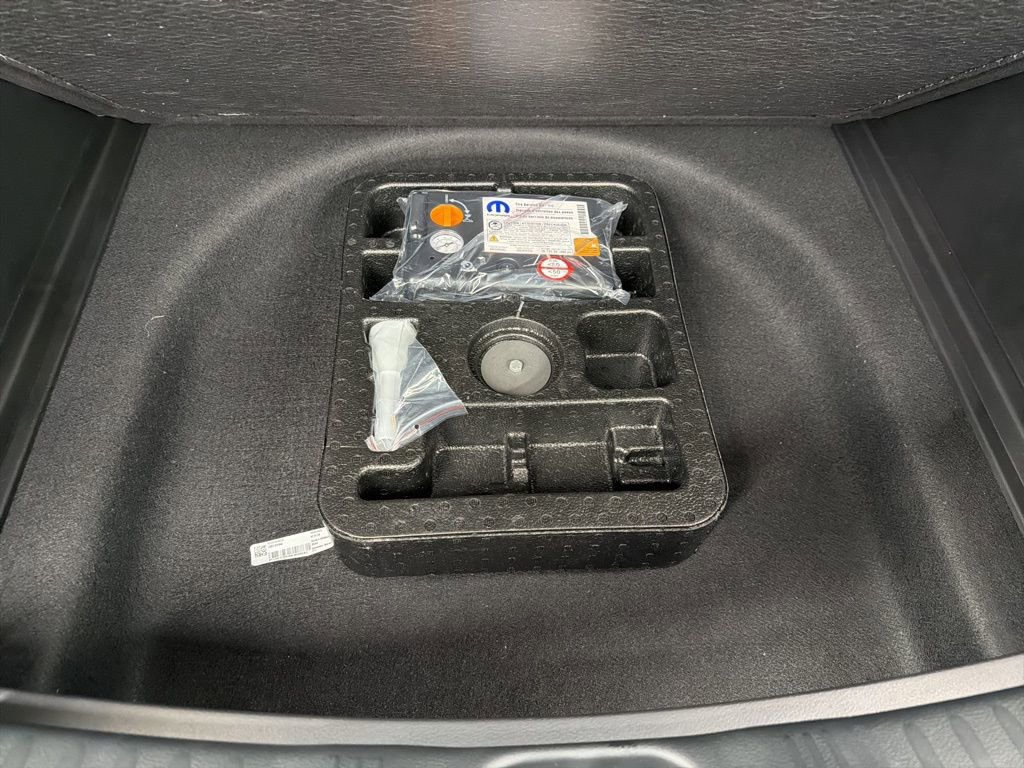 New 2026 Jeep Compass Latitude image 9