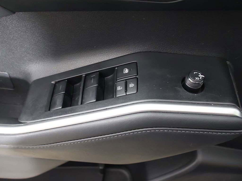 Used 2022 Toyota Highlander XLE image 39