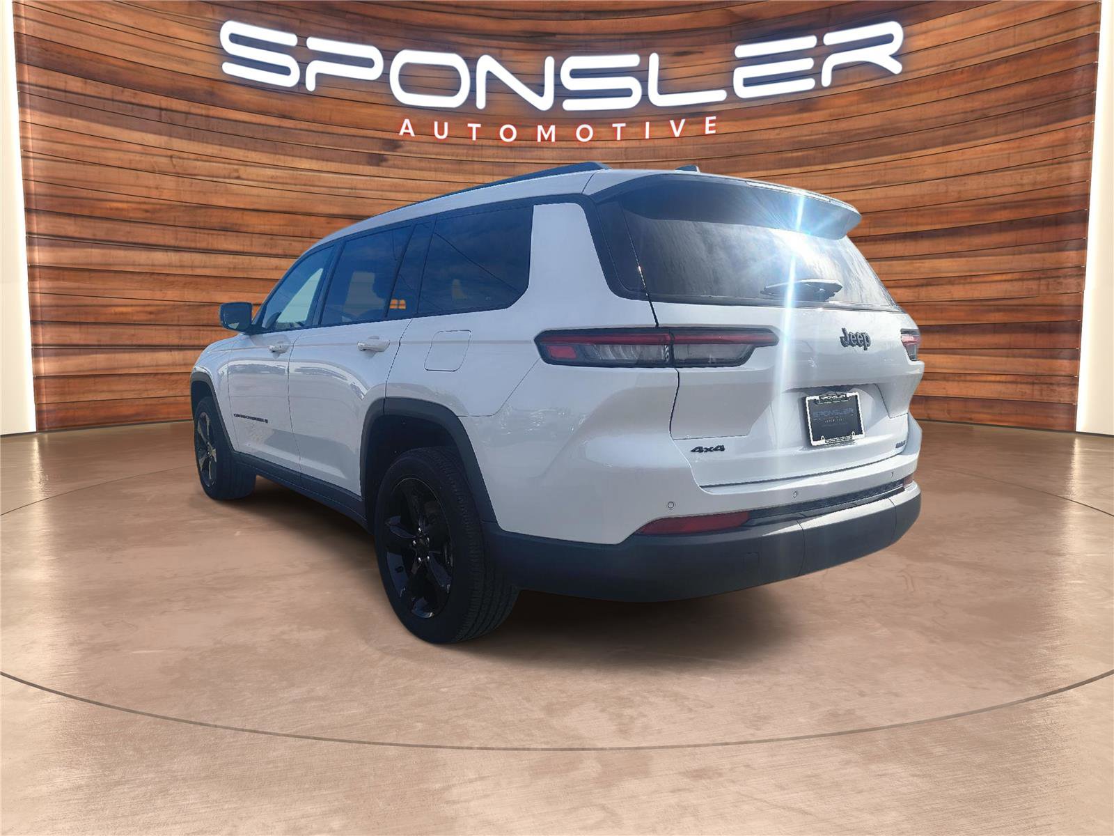 Used 2024 Jeep Grand Cherokee L Altitude AWD/4WD image 3