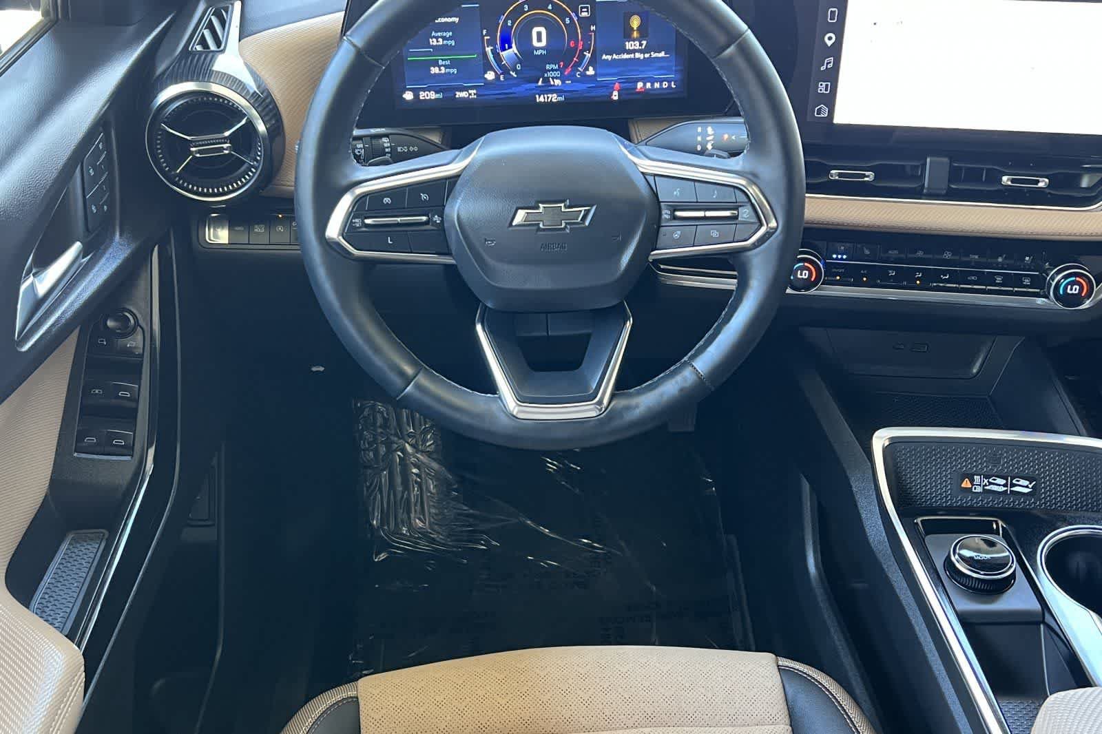 Used 2025 Chevrolet Equinox ACTIV w/ Convenience Package III AWD/4WD image 16