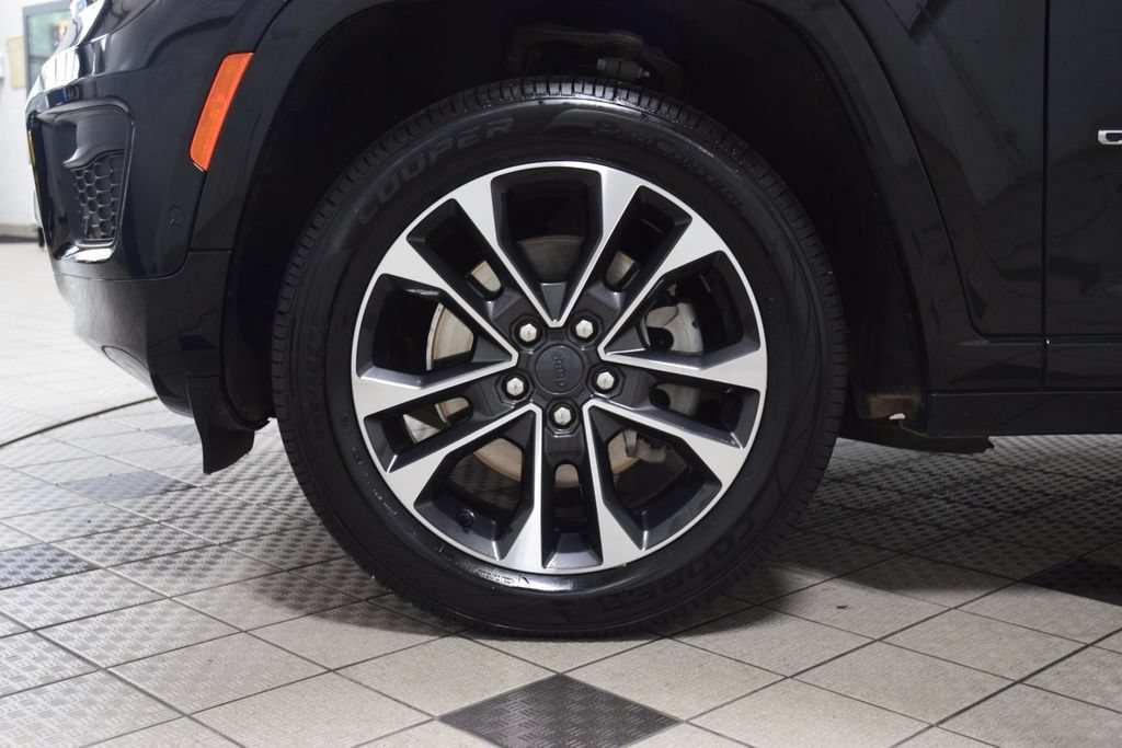 Used 2021 Jeep Grand Cherokee L Overland w/ Luxury Tech Group IV AWD/4WD image 24