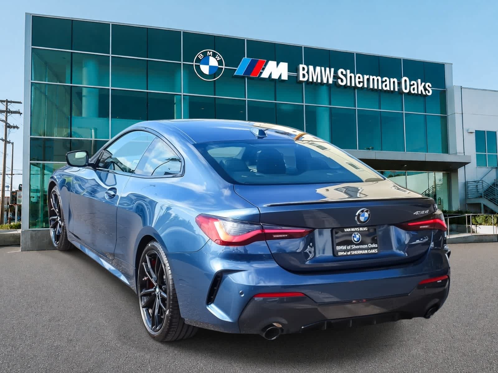 Used 2024 BMW 430i Coupe w/ M Sport Package RWD image 6