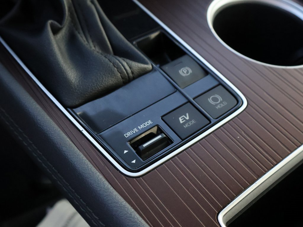 Used 2024 Toyota Sienna XLE image 30