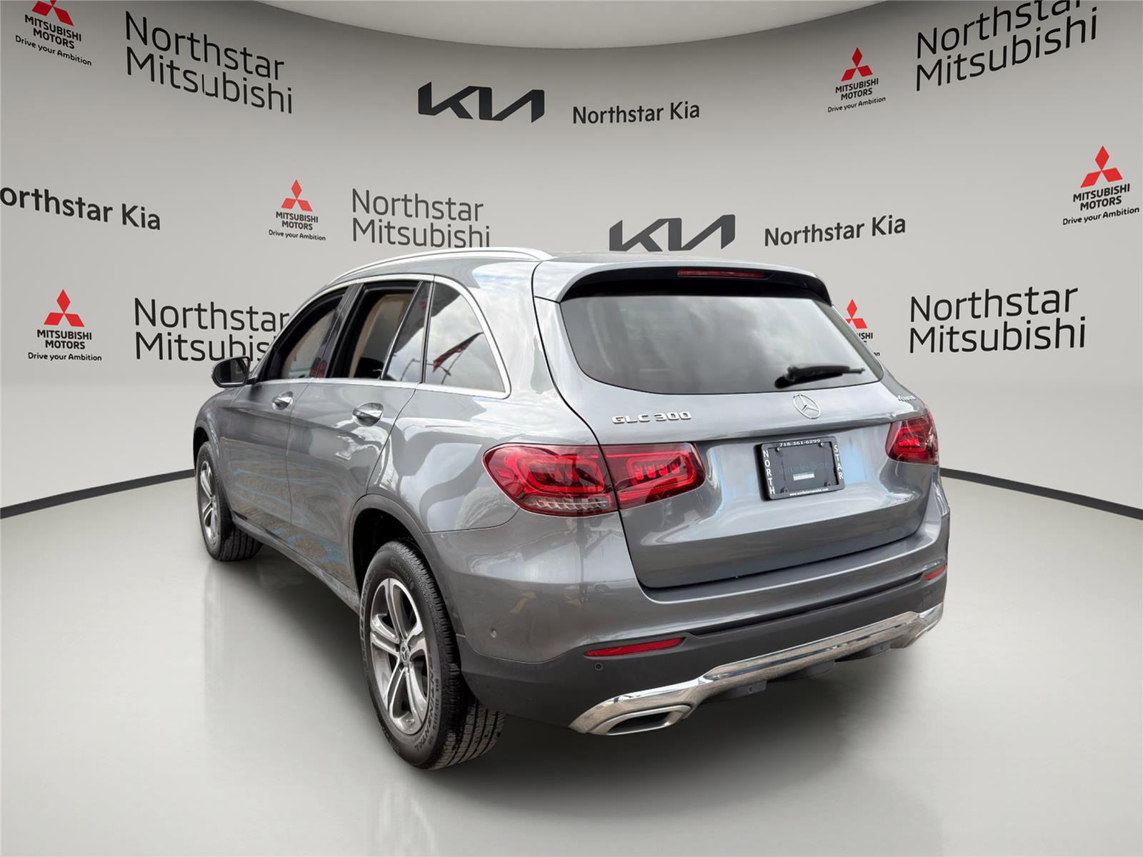 Used 2022 Mercedes-Benz GLC 300 4MATIC image 2