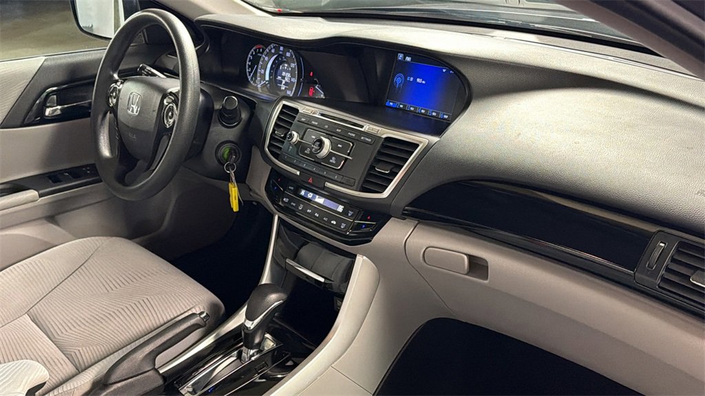 Used 2017 Honda Accord LX image 10