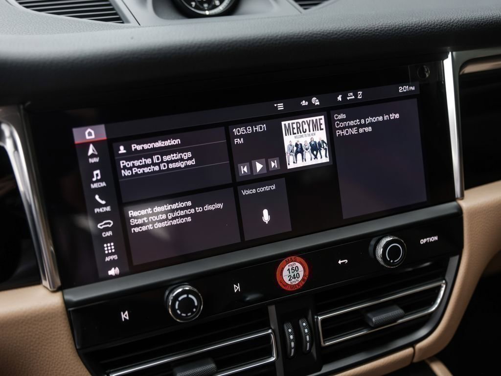 Certified 2025 Porsche Macan image 21