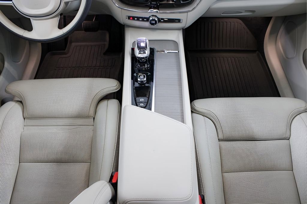 Certified 2023 Volvo XC60 T8 Ultimate image 23