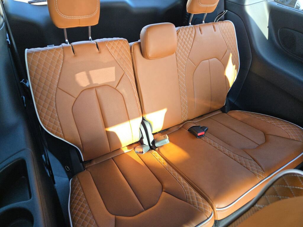 New 2026 Chrysler Pacifica Pinnacle AWD/4WD image 11