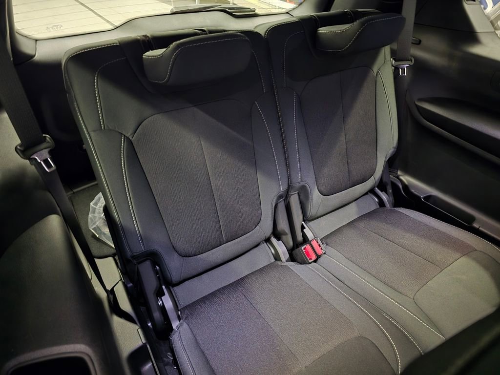 Used 2024 Jeep Grand Cherokee L Laredo w/ Luxury Tech Group I image 32