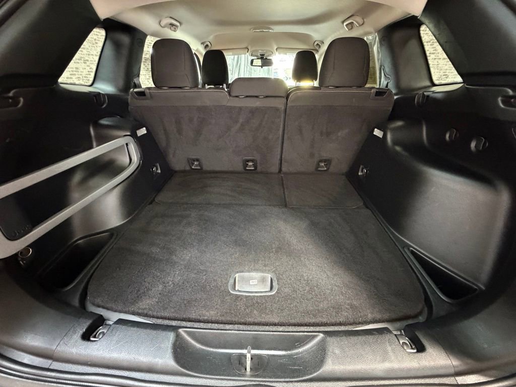 Used 2016 Jeep Cherokee Latitude w/ Cold Weather Group image 11