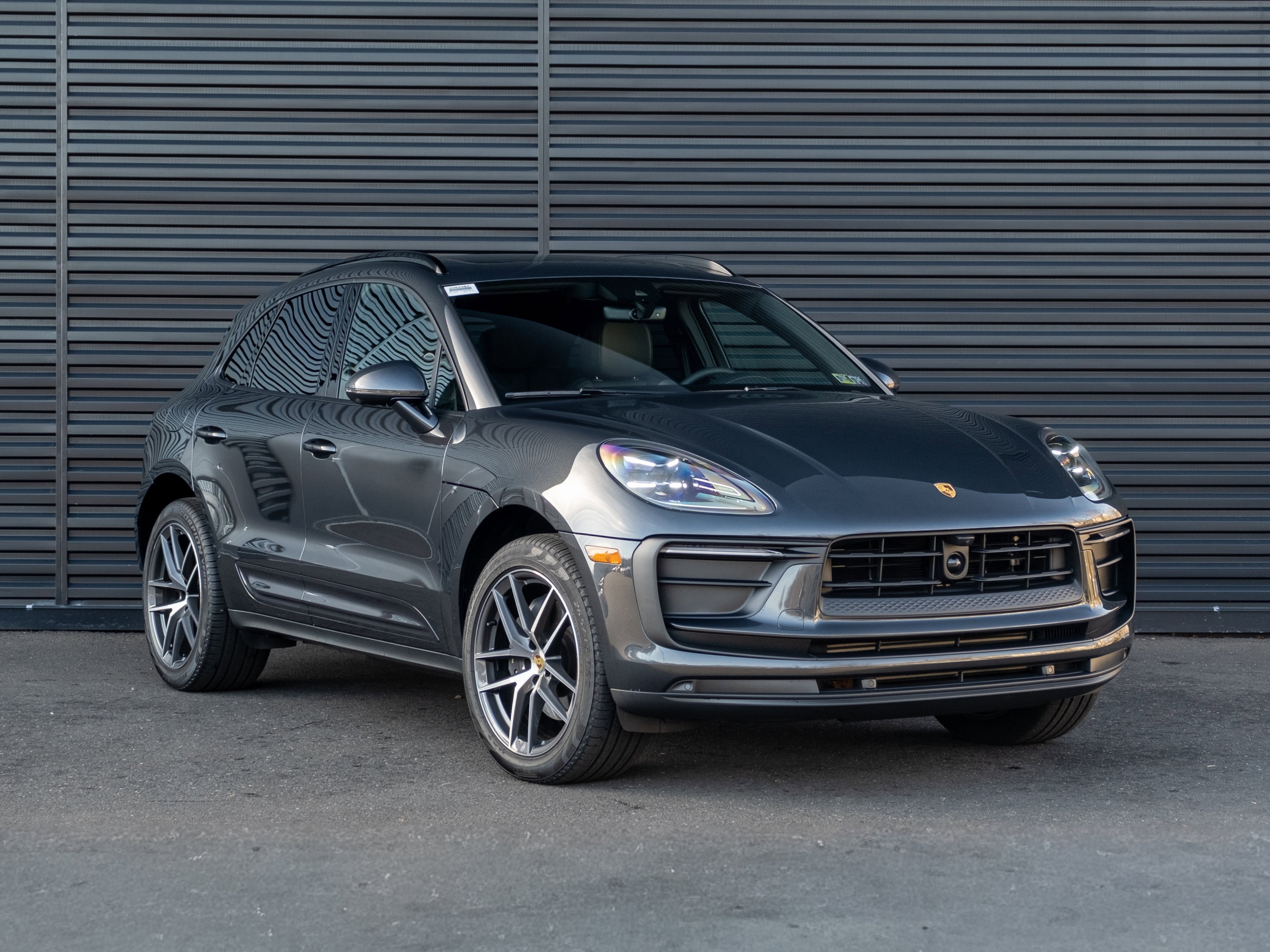 Certified 2025 Porsche Macan image 10