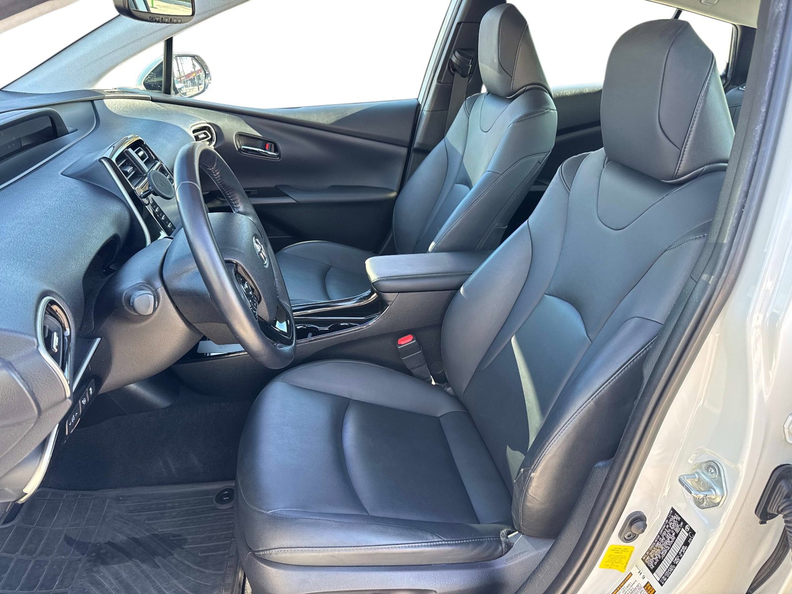 Used 2020 Toyota Prius XLE w/ Advanced Technology Package image 19