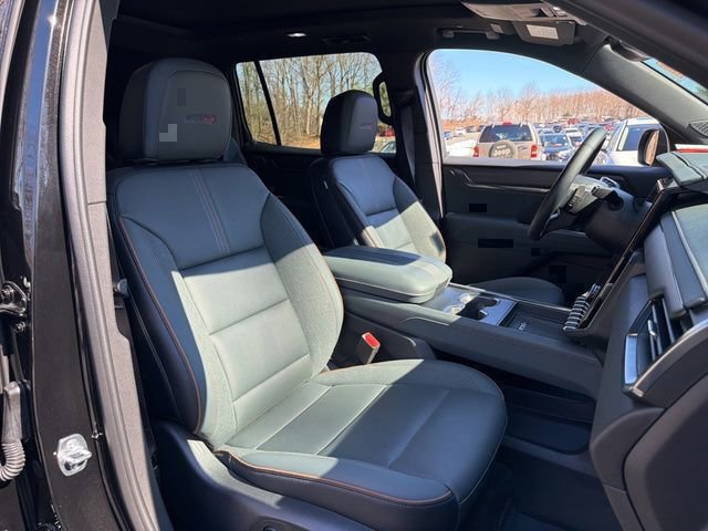 Used 2024 GMC Acadia AT4 w/ Luxury Package image 9