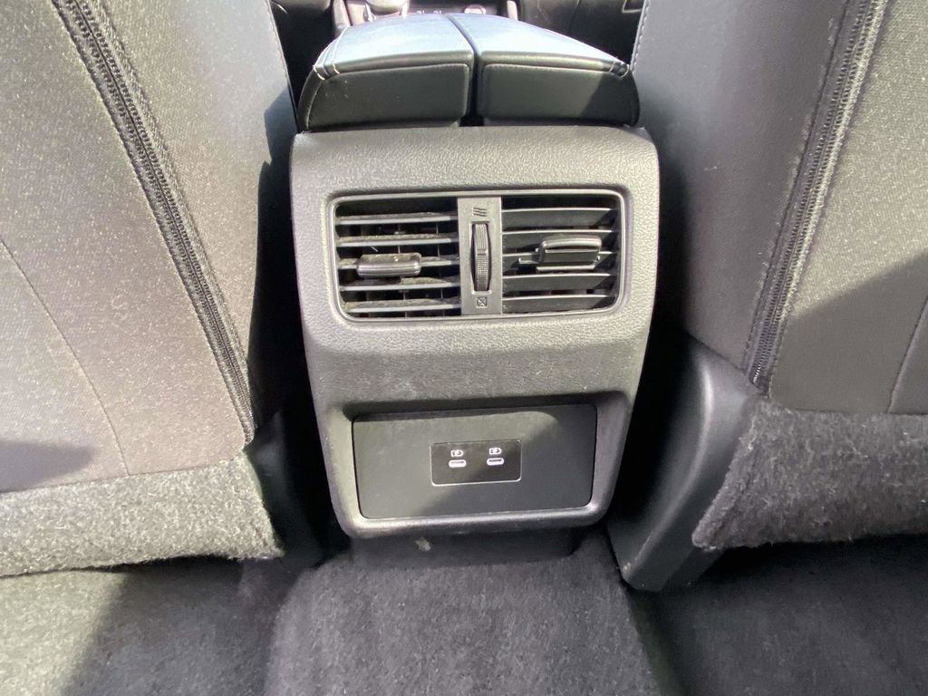 Used 2024 Nissan Rogue SV image 9