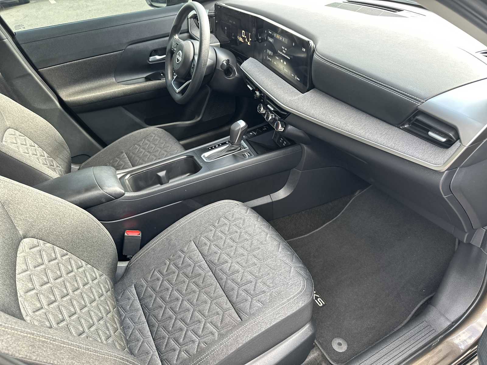 Used 2025 Nissan Kicks SV FWD image 23