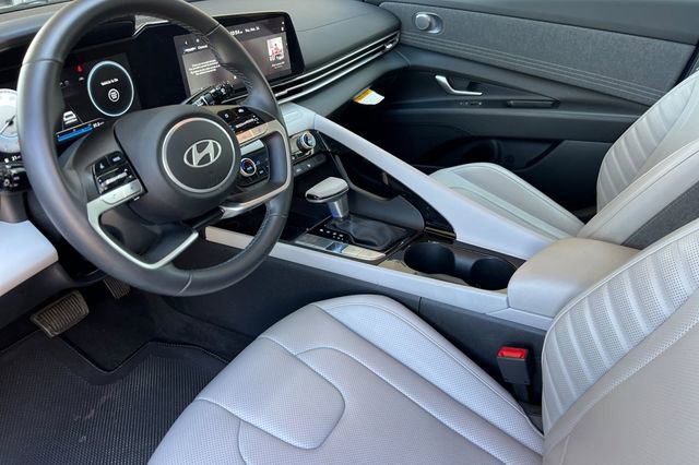 Used 2025 Hyundai Elantra Limited FWD image 13