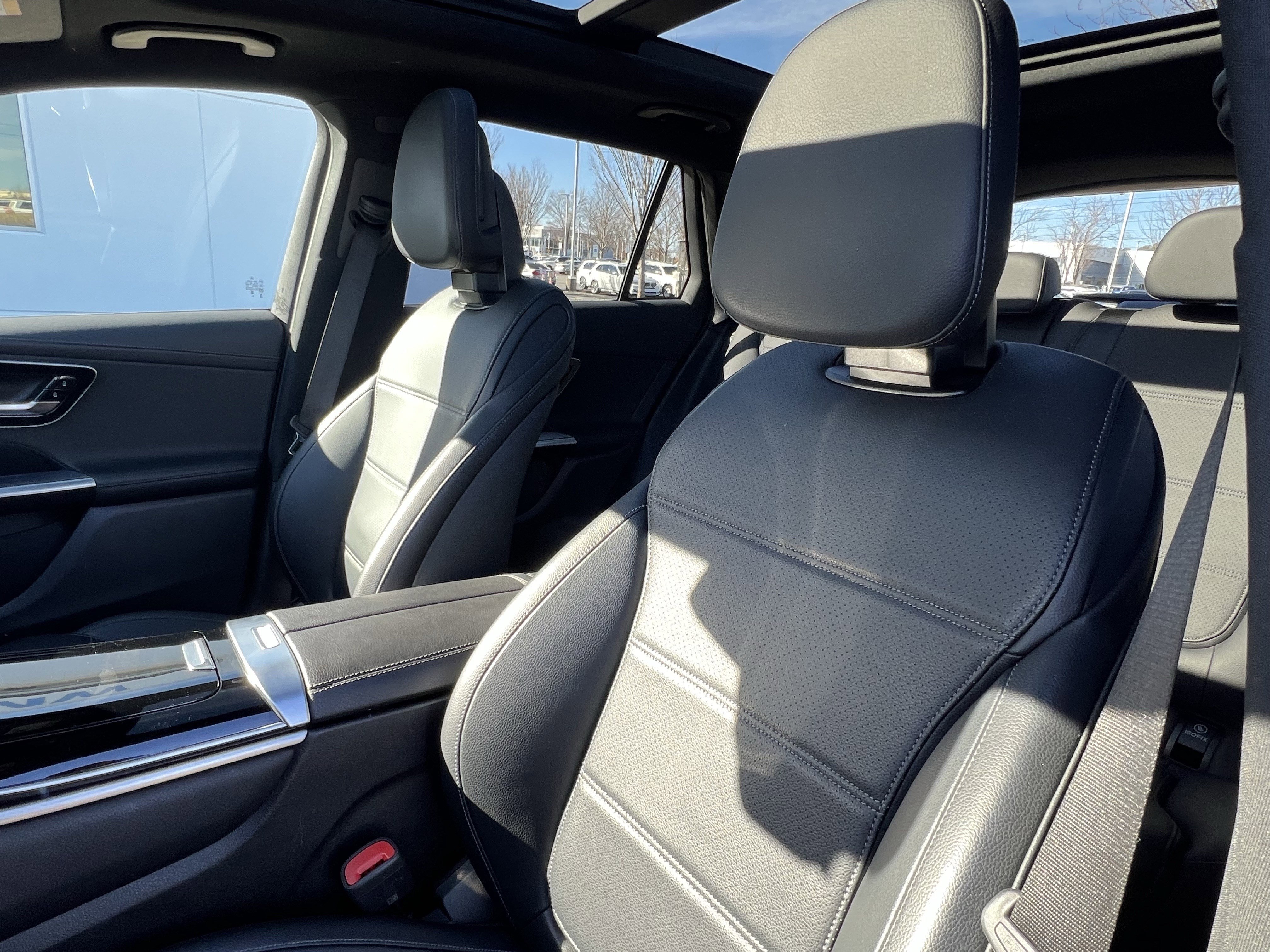 Used 2024 Mercedes-Benz GLC 300 4MATIC image 16