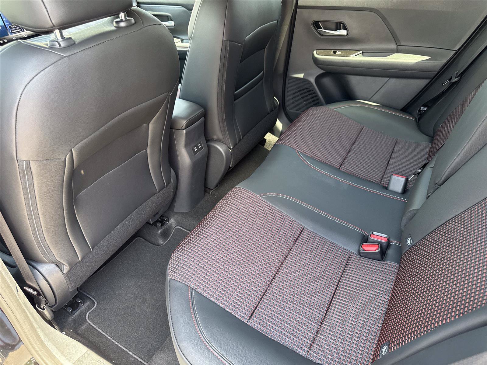 New 2026 Nissan Kicks SR FWD image 29