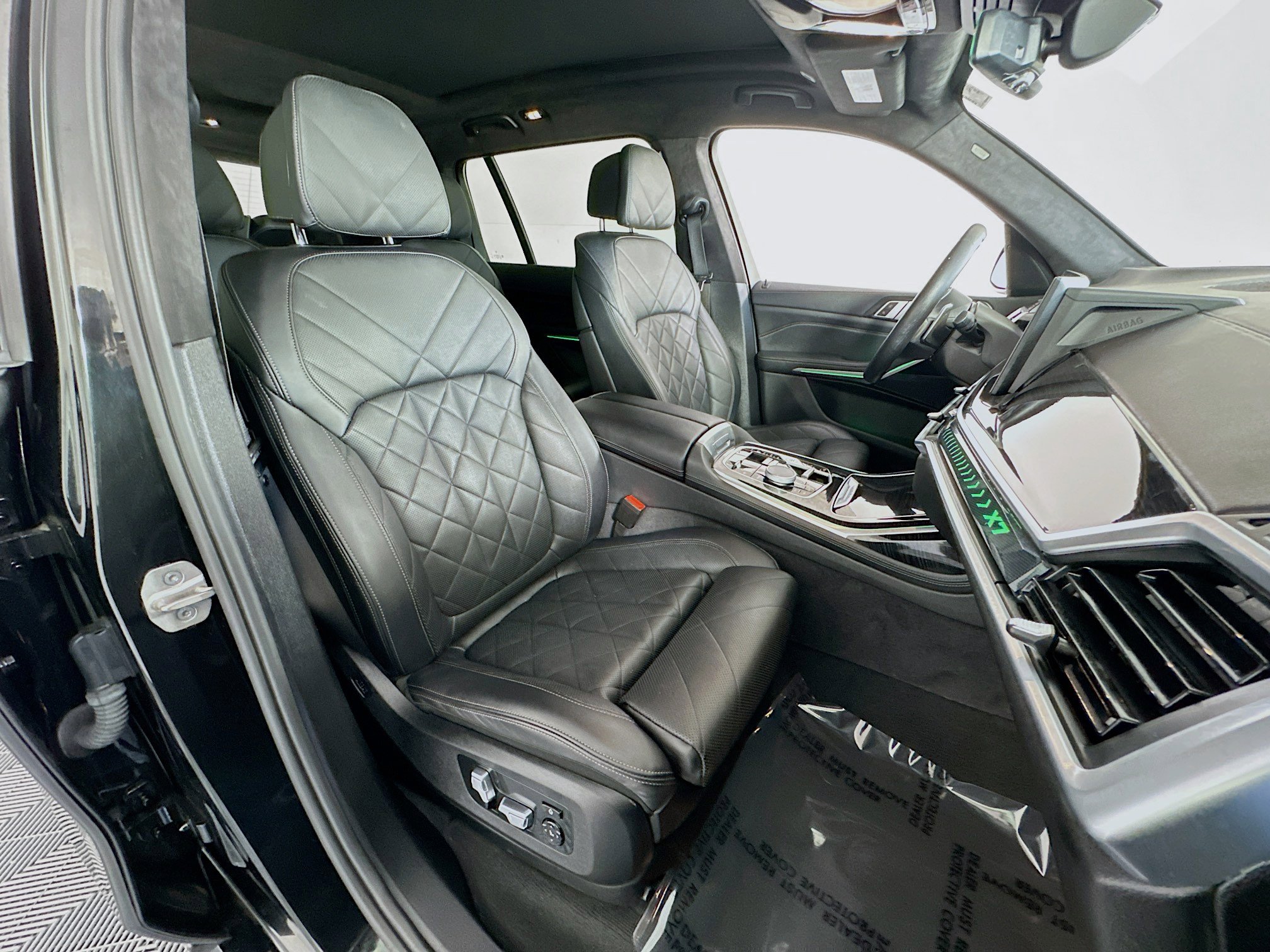 Used 2024 BMW X7 xDrive40i w/ M Sport Package image 28