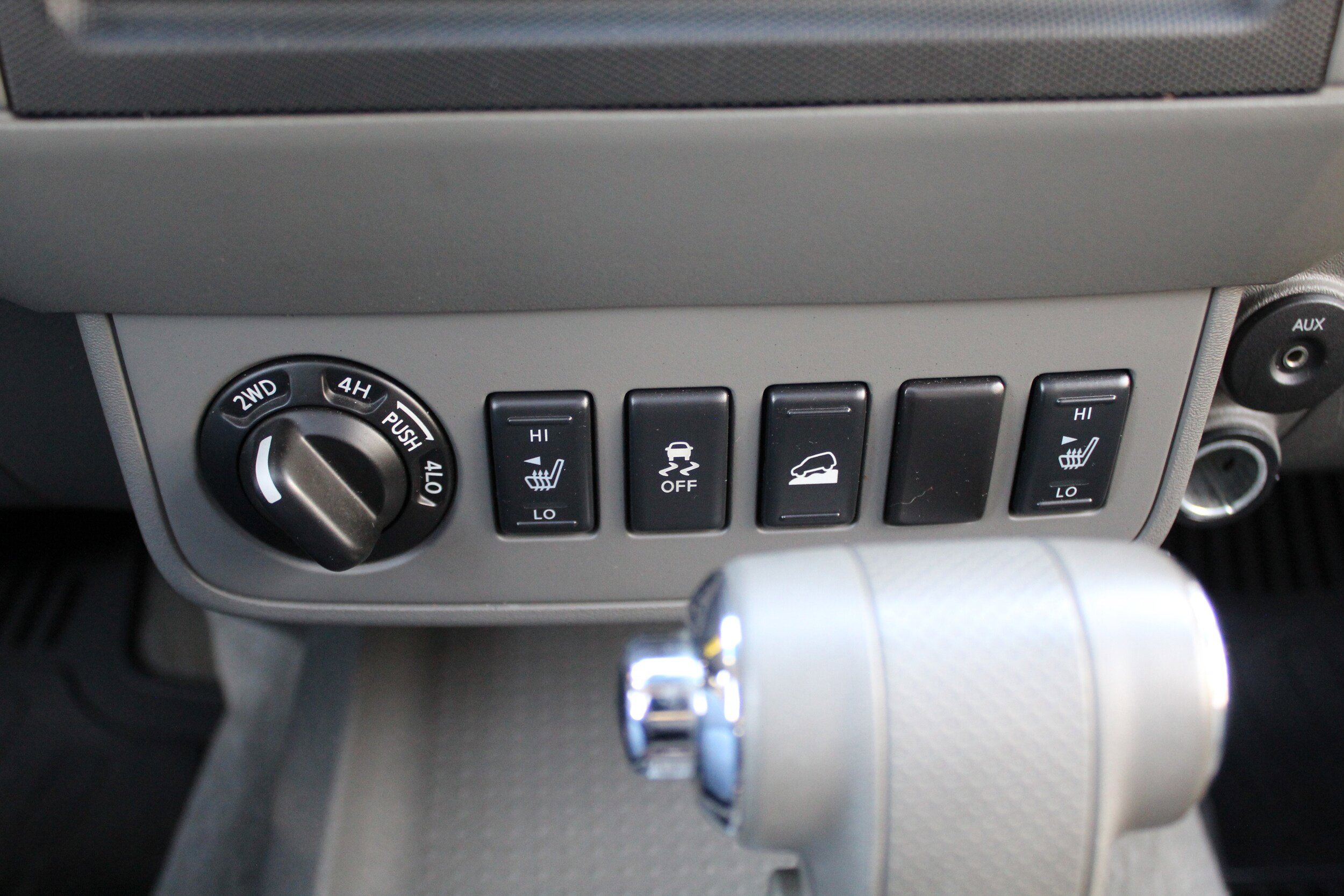 Used 2012 Nissan Frontier 4x4 Crew Cab Long Bed image 32