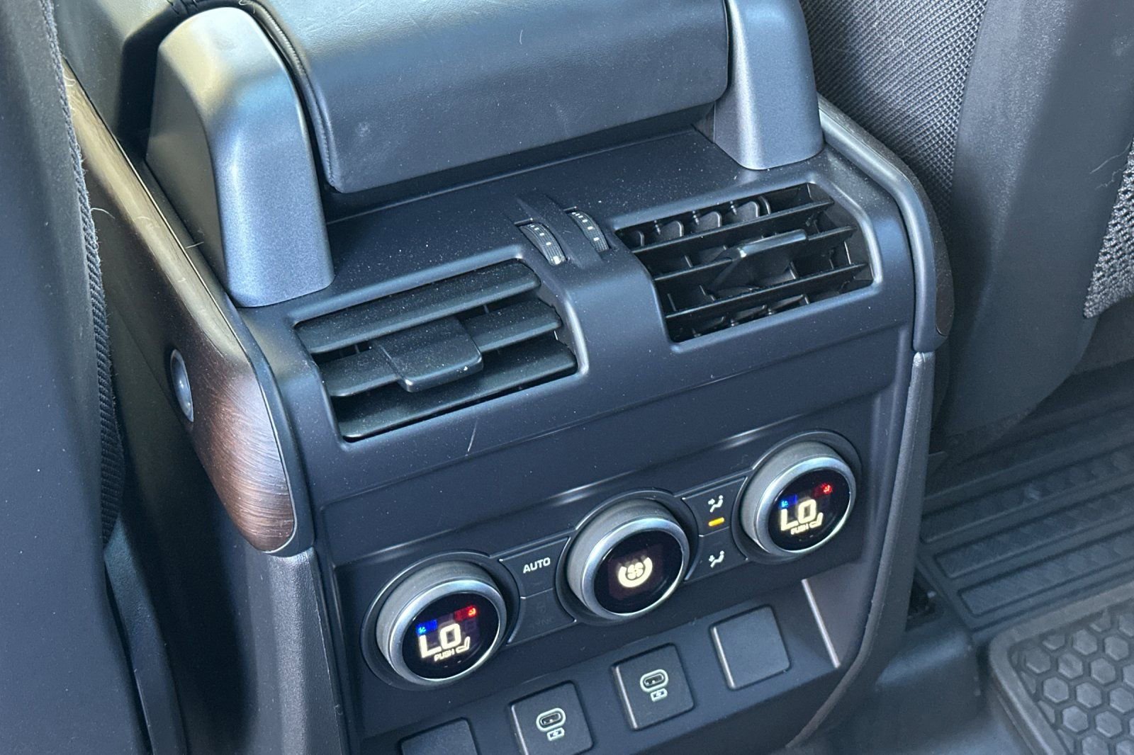 Used 2024 Land Rover Defender 110 X image 15