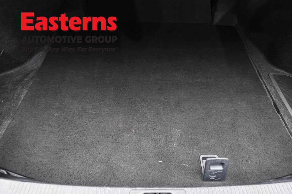 Used 2025 Toyota Camry SE FWD image 9