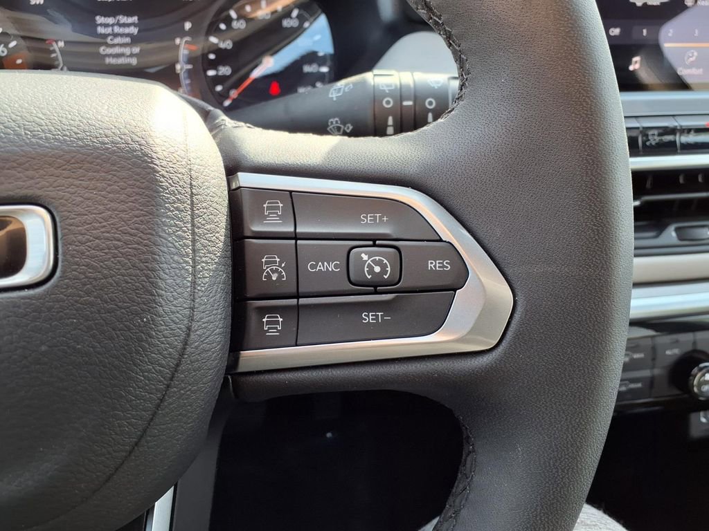 Used 2025 Jeep Compass Limited image 14