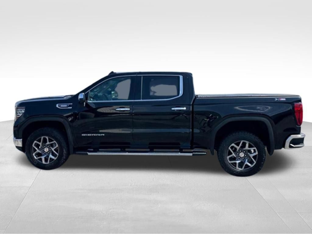 Used 2023 GMC Sierra 1500 SLT w/ SLT Premium Package AWD/4WD image 2