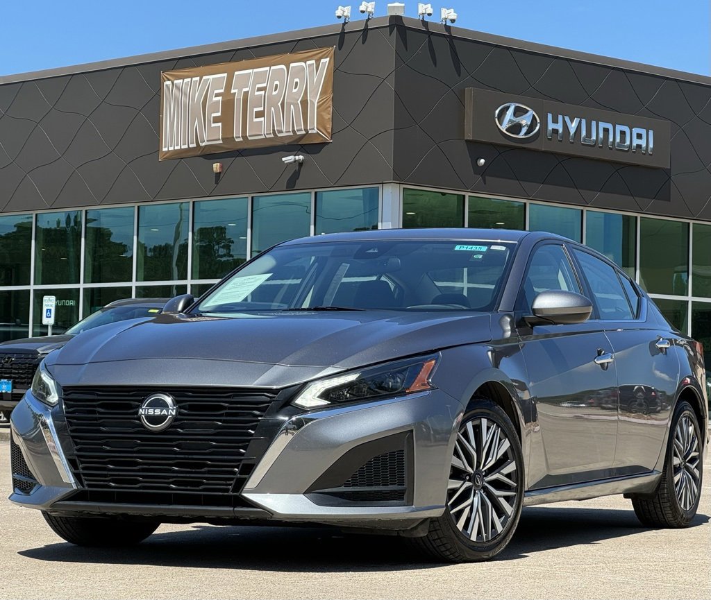 Used 2023 Nissan Altima 2.5 SV