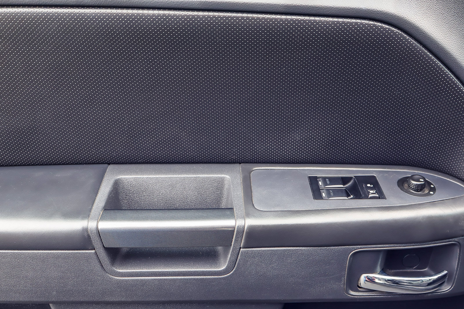 Used 2013 Dodge Challenger SXT Plus image 9