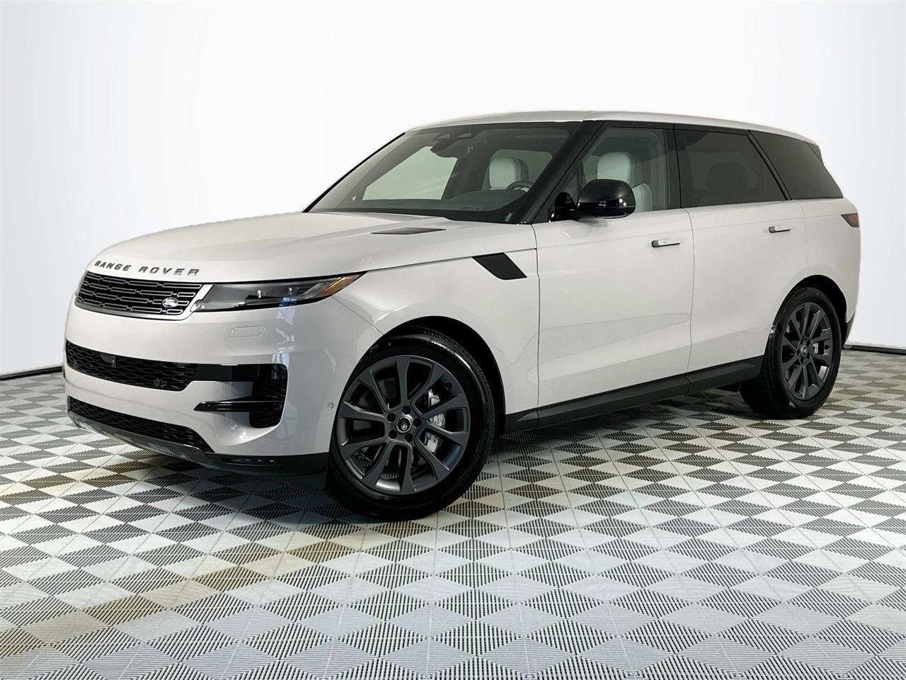 Used 2025 Land Rover Range Rover Sport image 1