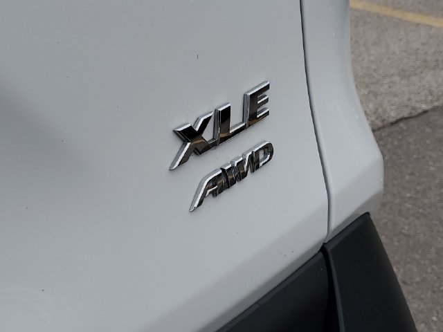 Used 2025 Toyota RAV4 XLE AWD/4WD image 31