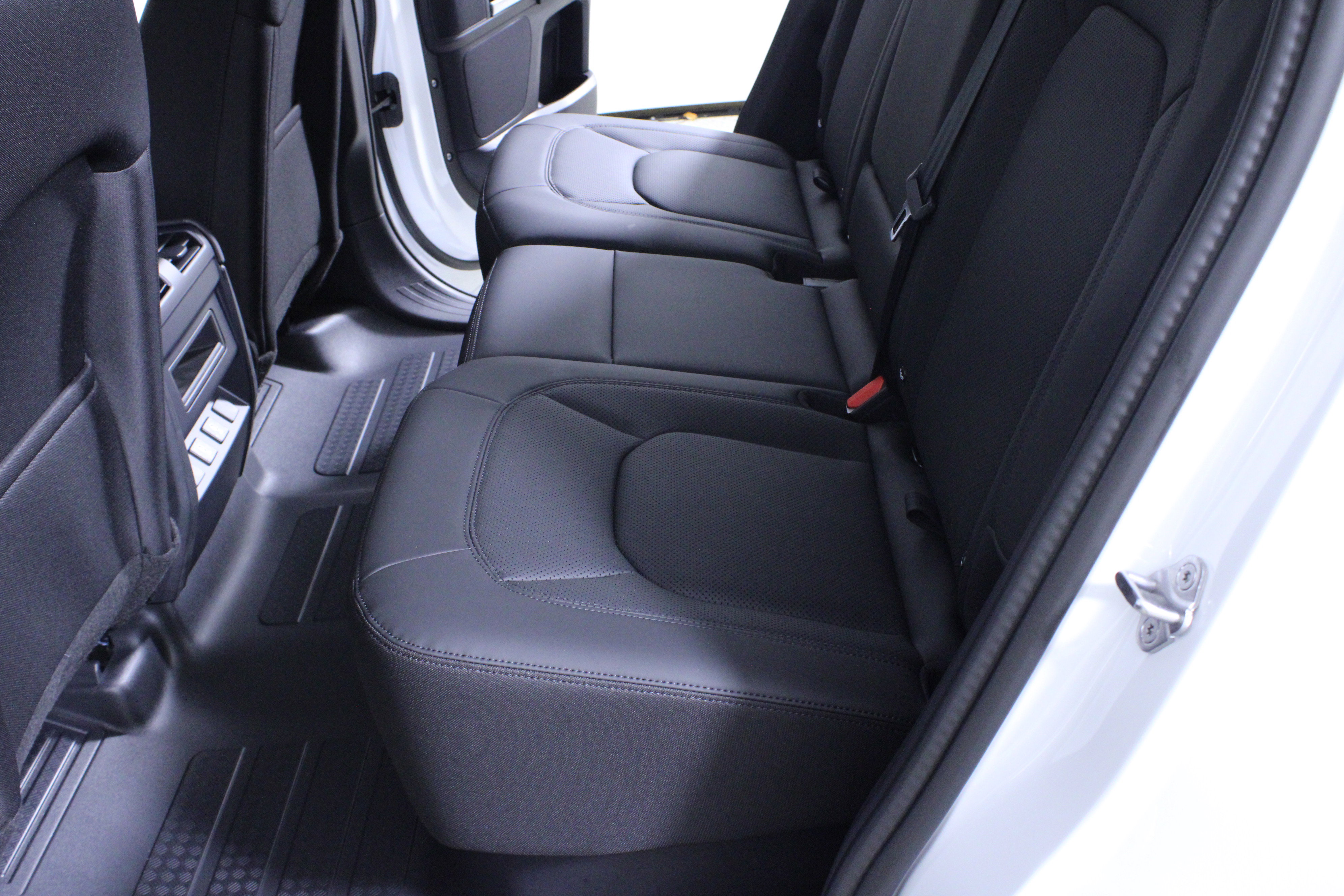 New 2026 Land Rover Defender 110 S image 10