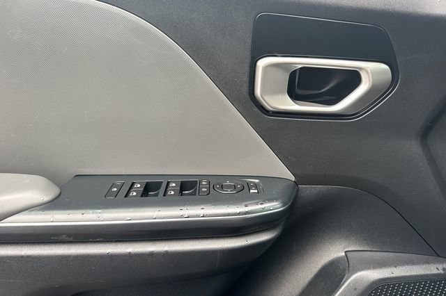 Used 2025 Kia K4 LXS image 8