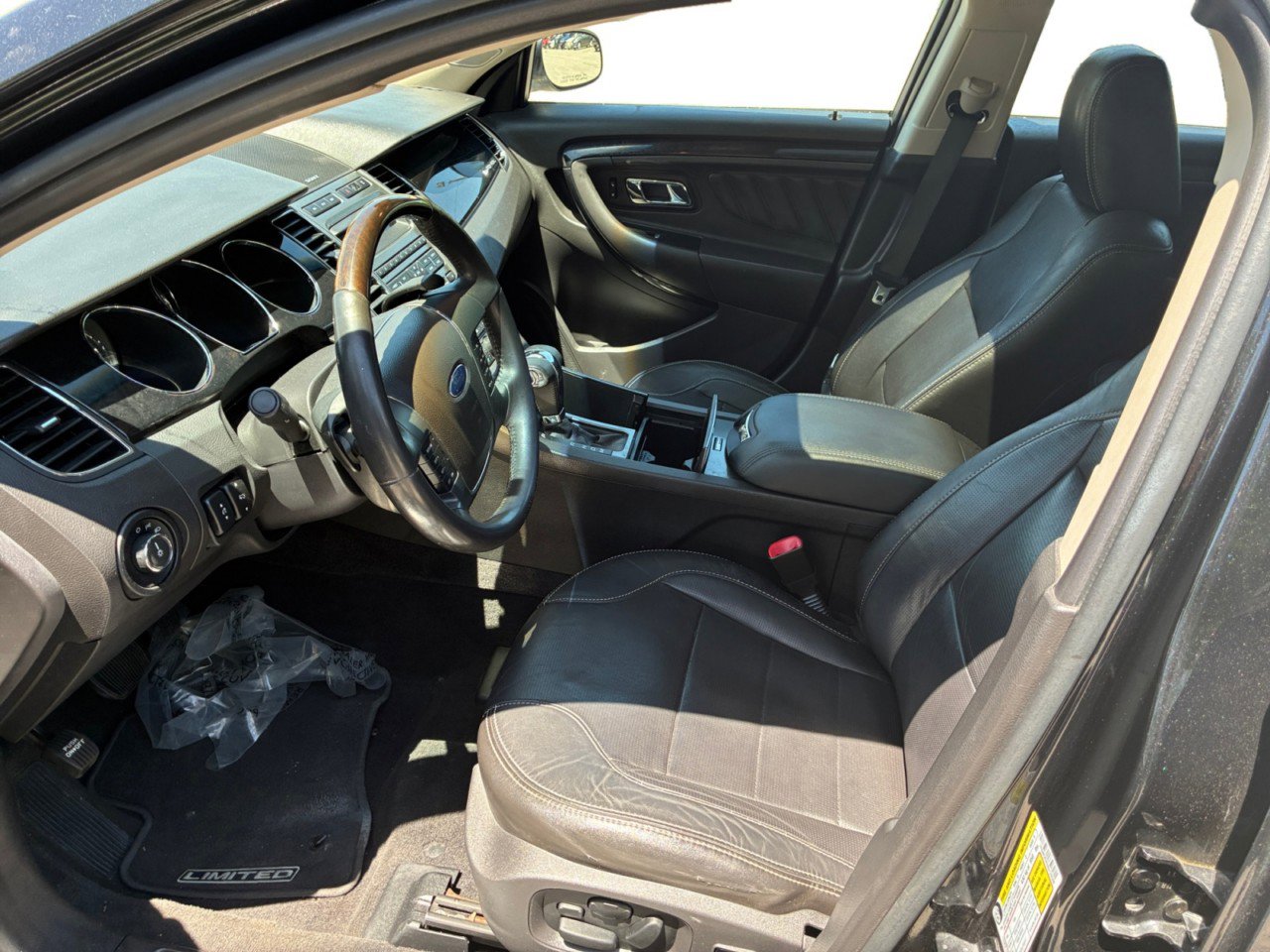 Used 2010 Ford Taurus Limited FWD image 13