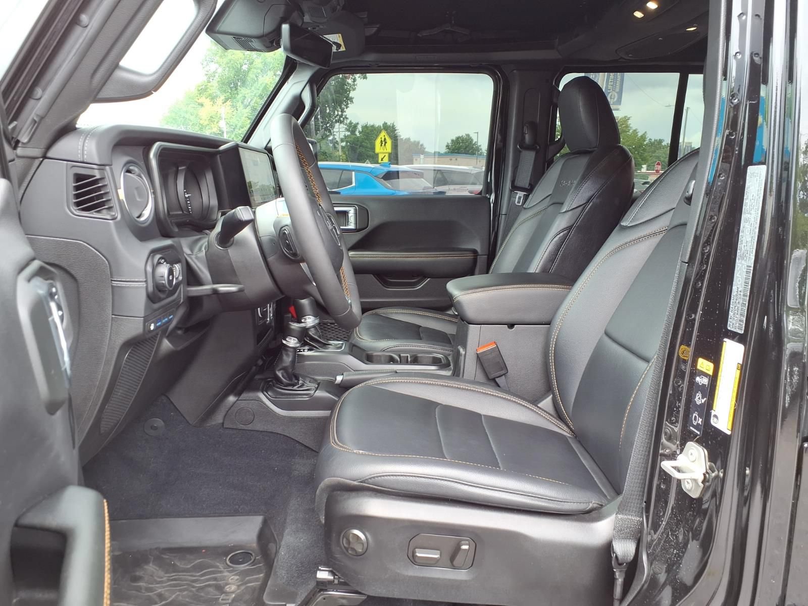 Used 2024 Jeep Wrangler Unlimited Sahara w/ Technology Group AWD/4WD image 17