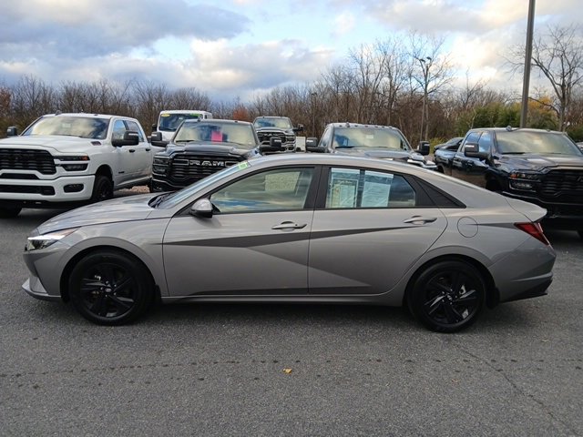 Used 2023 Hyundai Elantra SEL image 3