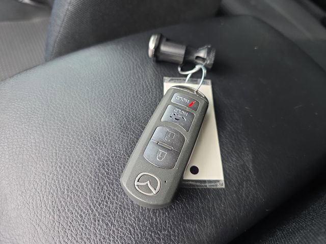 Used 2013 MAZDA MAZDA3 i Touring w/ Preferred Equipment Pkg FWD image 28