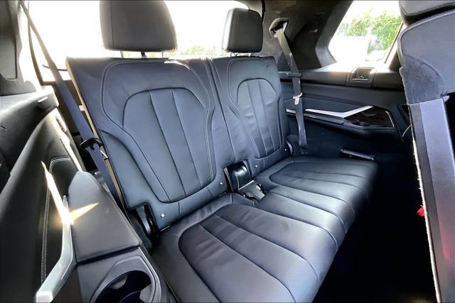 Used 2021 BMW X7 M50i w/ Executive Package AWD/4WD image 28