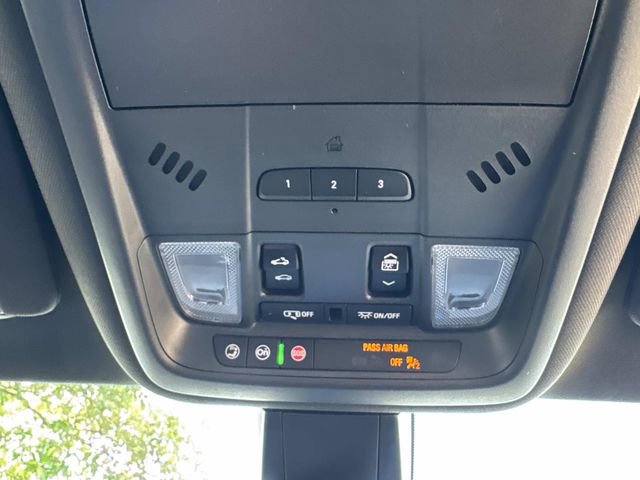 Used 2025 Cadillac XT6 Luxury image 22