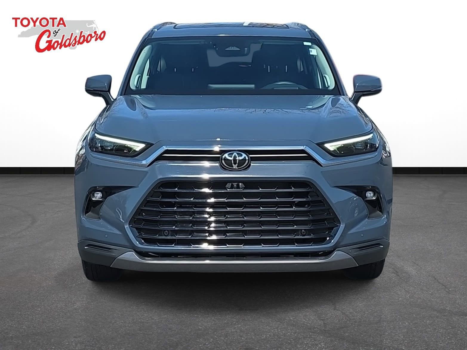 Used 2025 Toyota Grand Highlander AWD image 2
