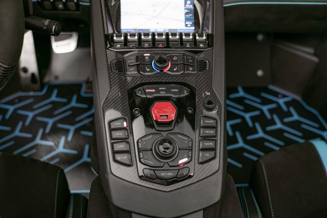 Used 2020 Lamborghini Aventador SVJ AWD/4WD image 23