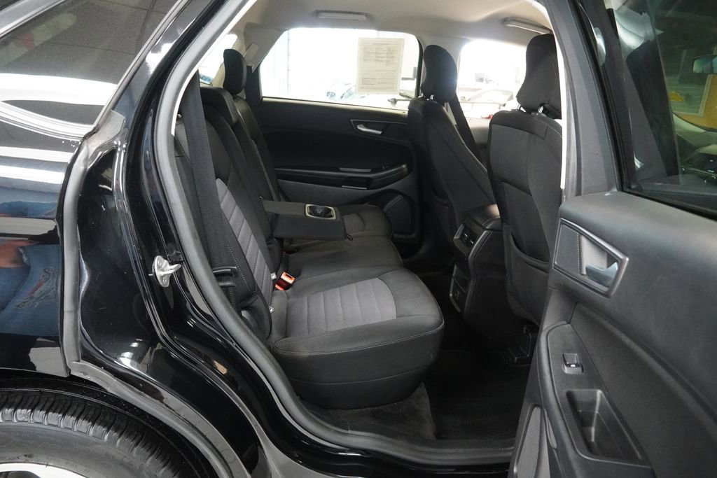Used 2018 Ford Edge SE image 13