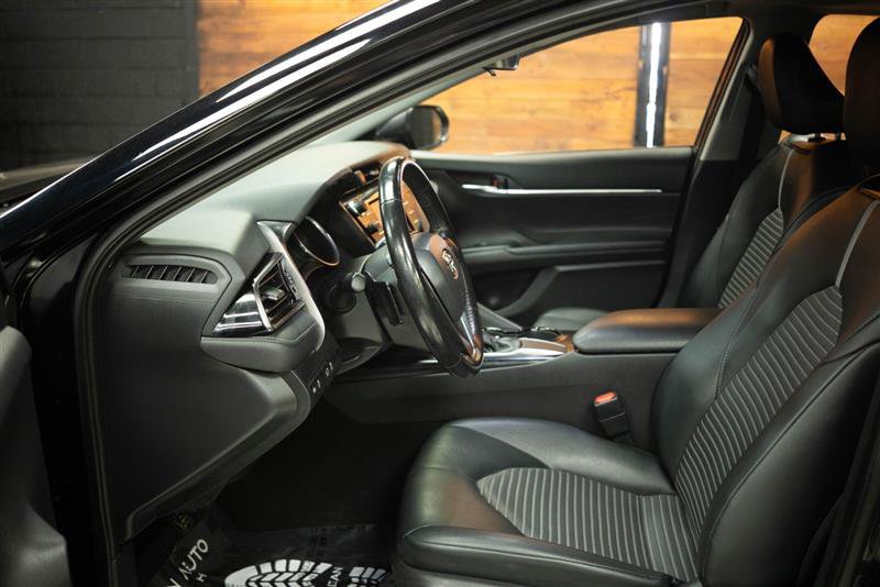 Used 2020 Toyota Camry SE w/ Carpet Mat Package FWD image 8