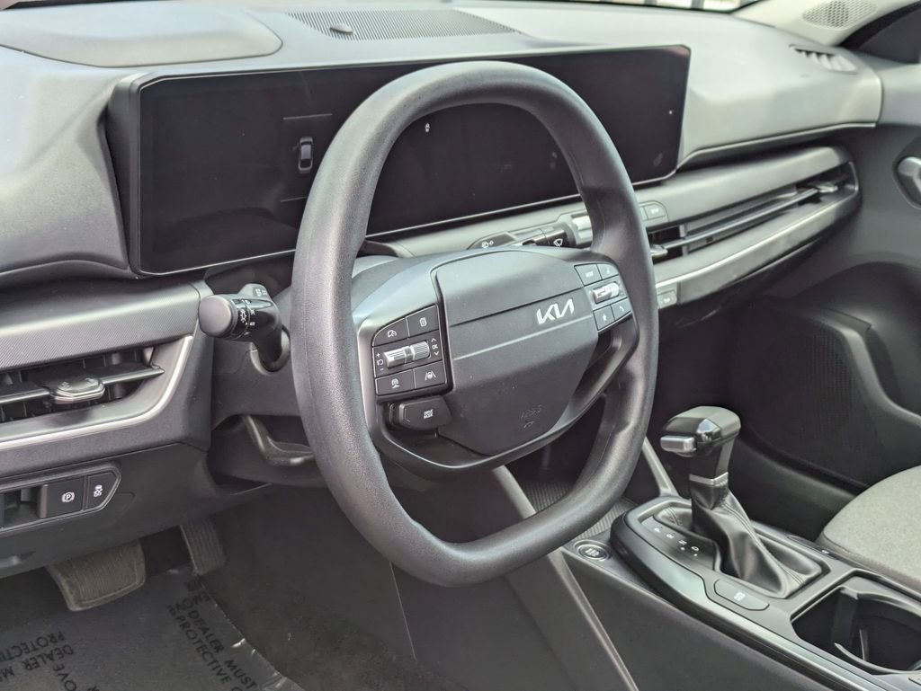 Used 2025 Kia K4 LXS image 14